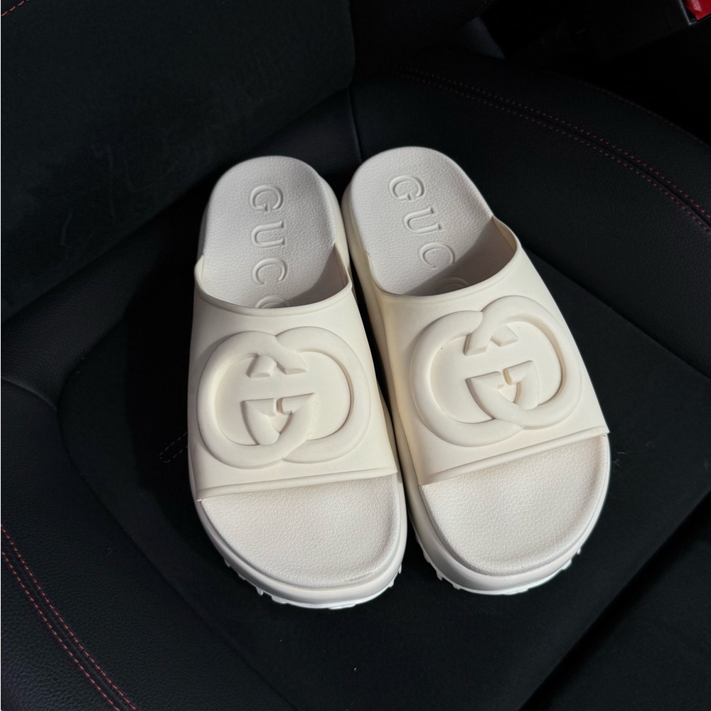 GUCCI ECRU PLATFORM SANDALS